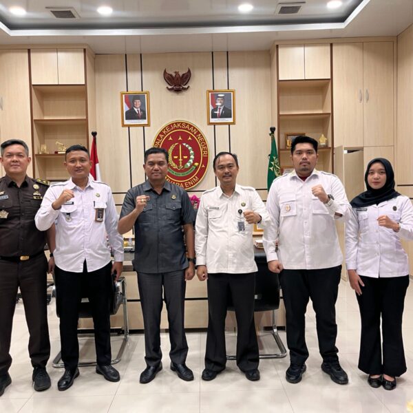 Silaturahmi dan Kolaborasi, Kalapas Muara Enim Sambangi Kejari Muara Enim