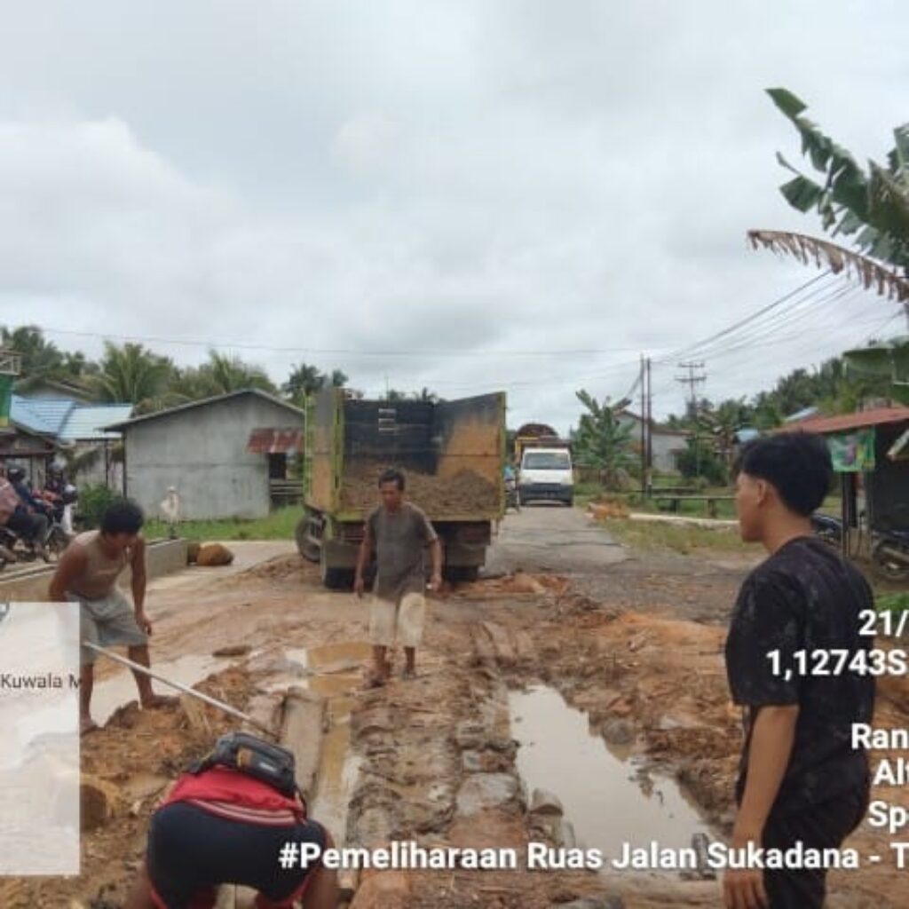 Pemkab Kayong Utara Perbaiki Jalan dan Jembatan, Dukung Mobilitas Jelang Idul Adha