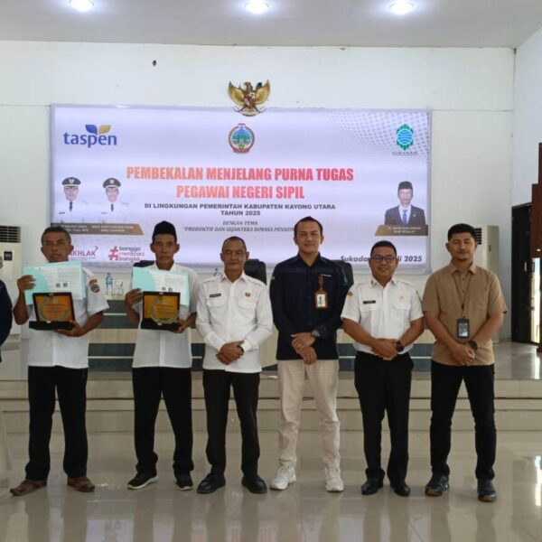 Pemkab Kayong Utara Beri Penghargaan dan Pembekalan untuk PNS Purna Tugas