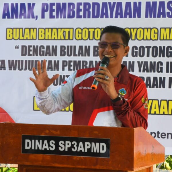 Upaya Hidupkan Kembali Budaya Gotong Royong, Wabup Amru Resmi Buka BBGRM XXII Kayong Utara