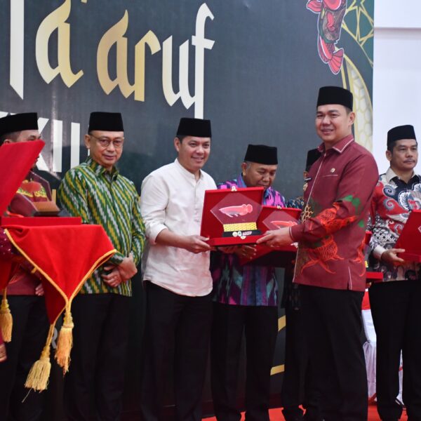Bupati Kayong Utara Hadiri Malam Ta’aruf MTQ XXXIII Tingkat Provinsi Di Kabupaten Kapuas Hulu 