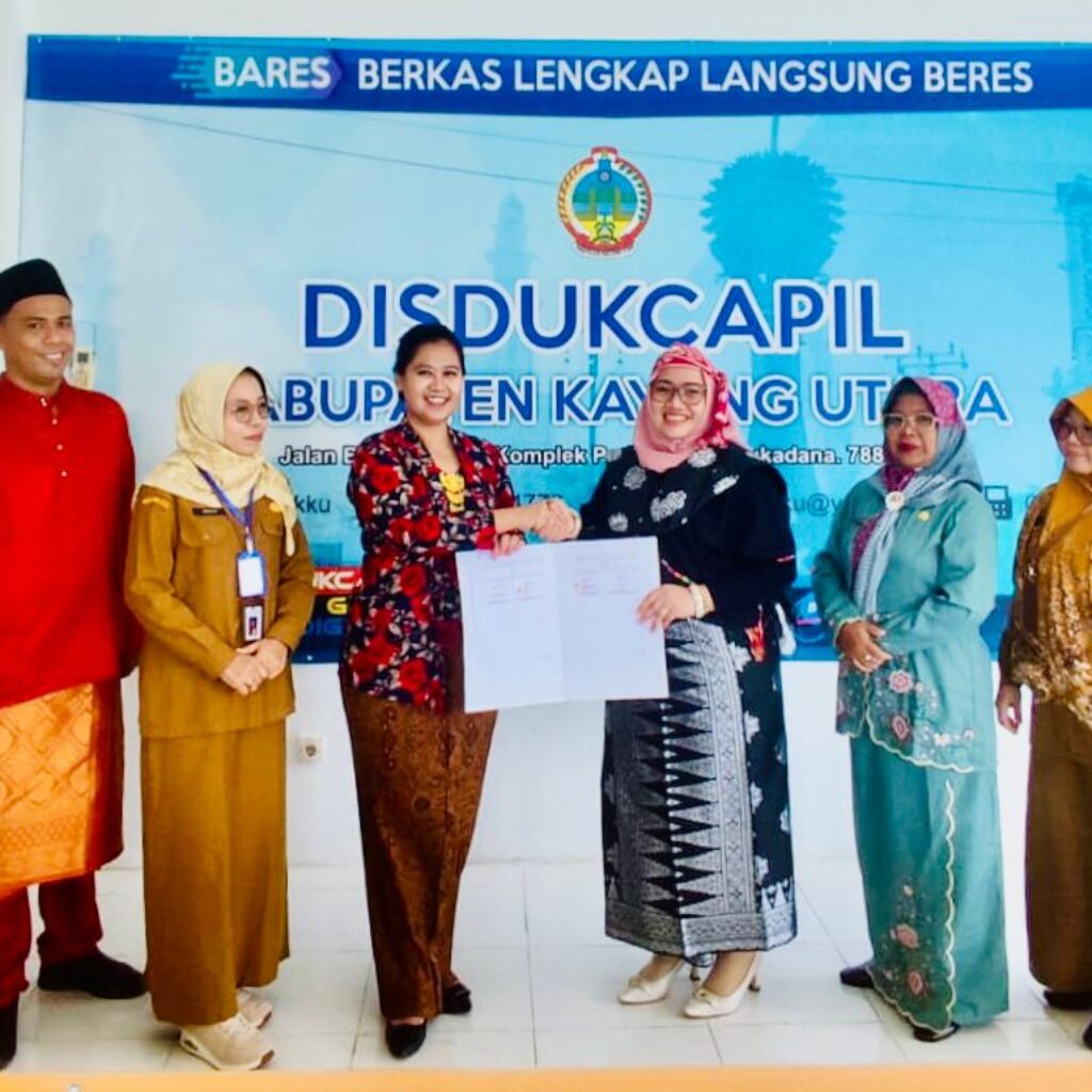 Disdukcapil dan DinkesKB Kayong Utara Tandatangani PKS Pemanfaatan Data Kependudukan untuk Tingkatkan Pelayanan Kesehatan dan KB