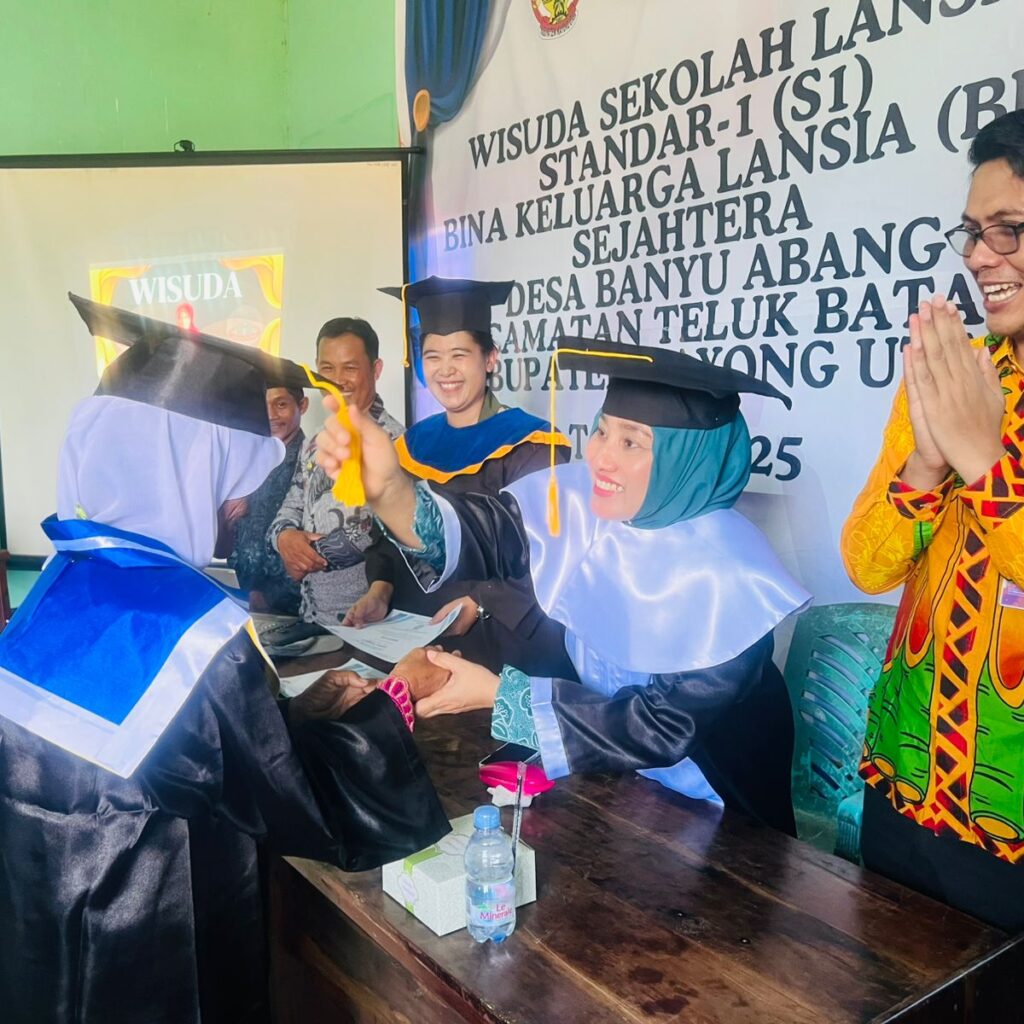 Ketua TP PKK Kayong Utara: Usia Bukan Penghalang untuk Terus Belajar dan Berkarya