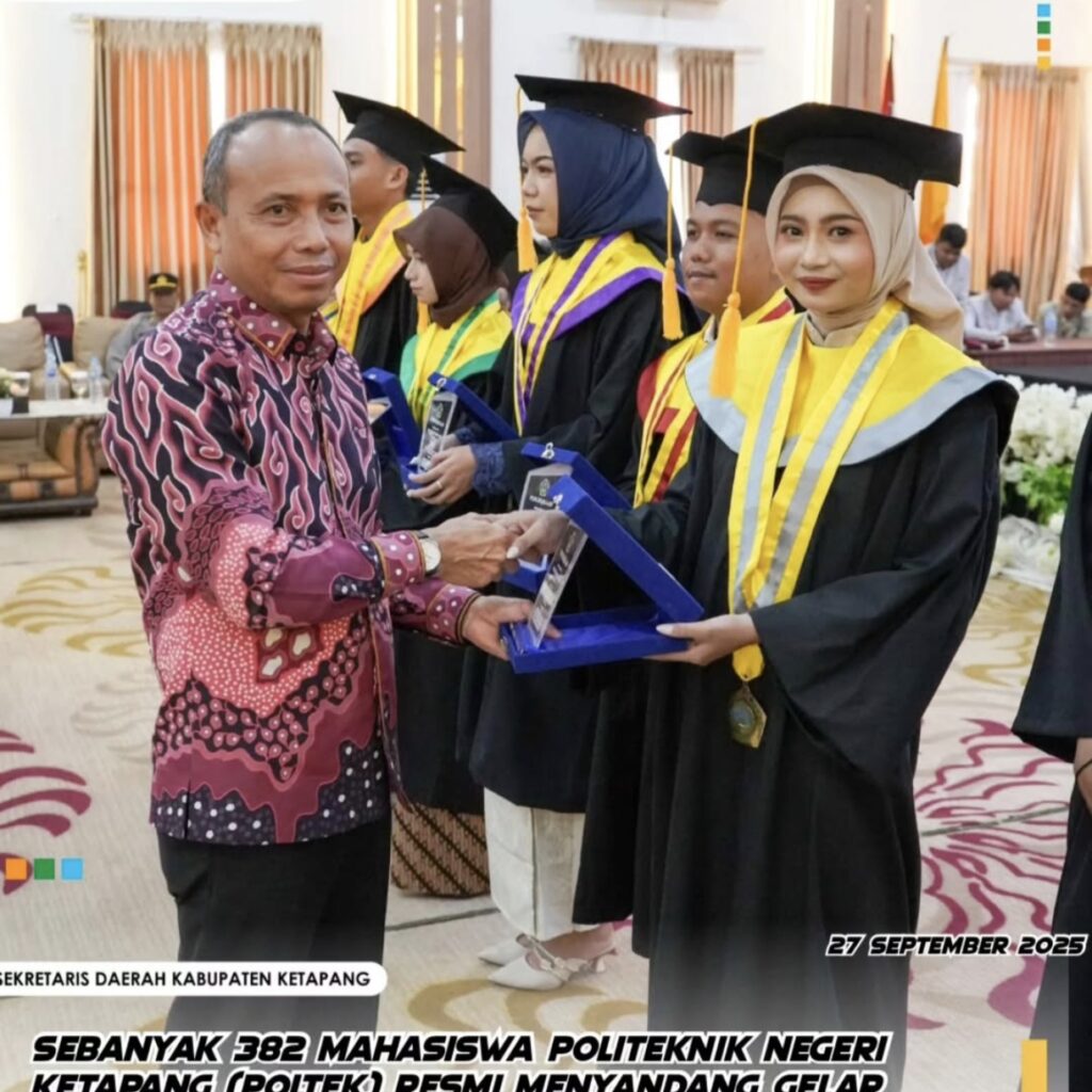 Sekda Ketapang Hadiri Wisuda Politeknik Negeri Ketapang Ke -15