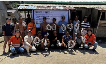 DIB Salurkan Lampu Celup untuk Nelayan Pelapis di Masa Puncak Tangkap Ikan