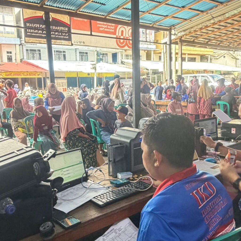 Disdukcapil Kayong Utara Gelar Program “Jebol Pekan Ceria” di Kecamatan Teluk Batang