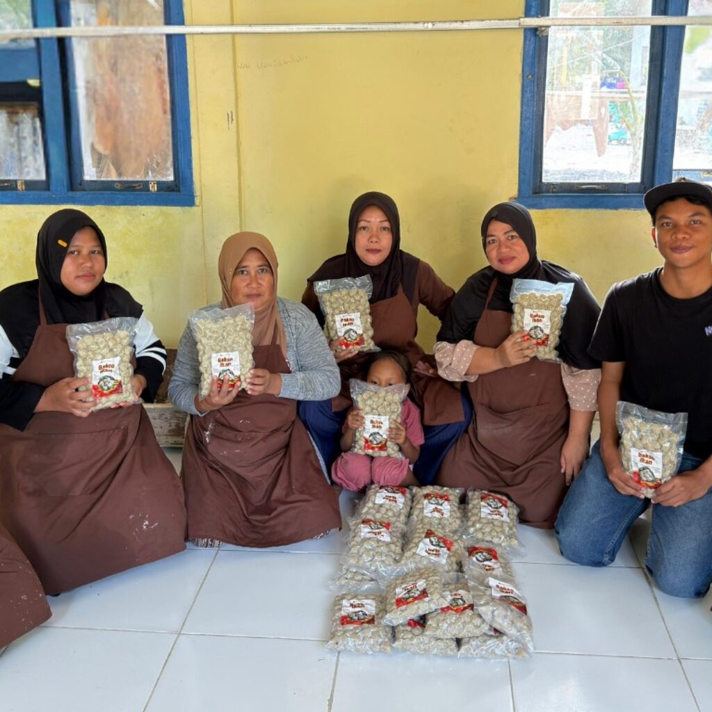 DIB Latih 64 Ibu Pesisir Pelapis Kembangkan Produk Bakso dan Nugget Ikan