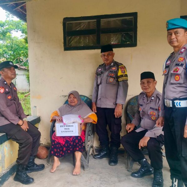 Ringankan Beban Masyarakat, Polsek Seputih Banyak Salurkan Bantuan Sosial di Kampung Siswo Bangun