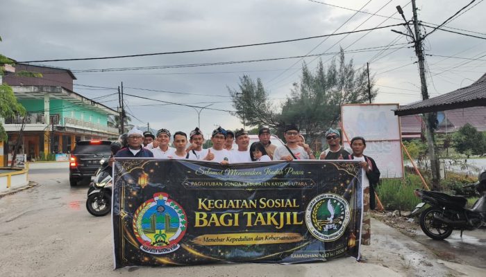 ‎Tebar Kepedulian Ramadan, Paguyuban Sunda Kayong Utara Turun ke Jalan Bagi Takjil  ‎
