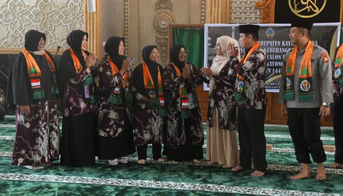 Romi Wijaya Lepas Calon Jemaah Haji Kayong Utara