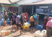 Kemarau Panjang, Karang Taruna Ketapang Bantu Warga Pematang Gadung Dapatkan Air Bersih