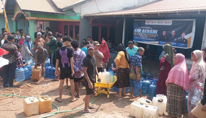 Kemarau Panjang, Karang Taruna Ketapang Bantu Warga Pematang Gadung Dapatkan Air Bersih